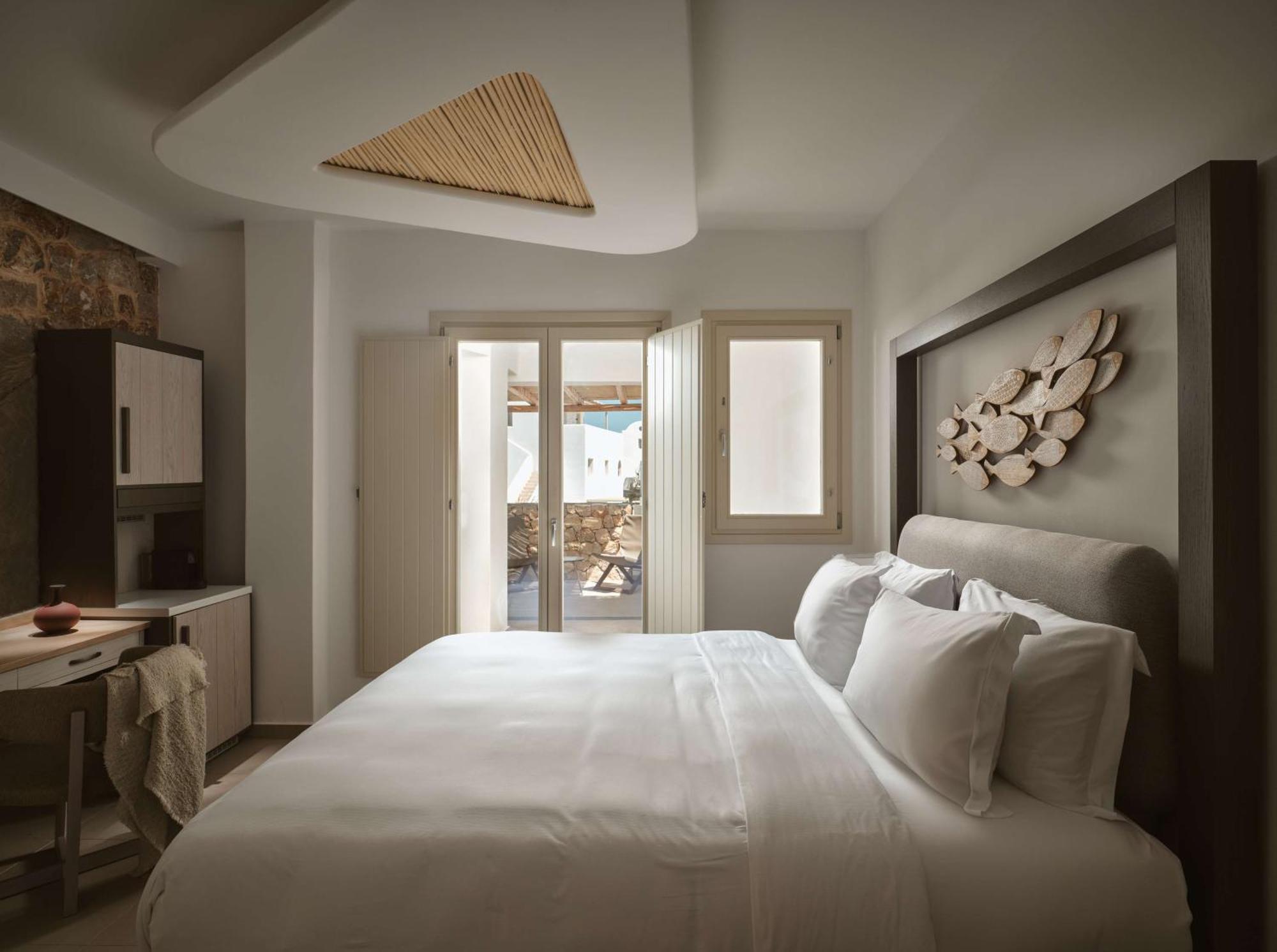 Sea Breeze Santorini Beach Resort, Curio By Hilton Agios Georgios (Santorini) Exterior foto