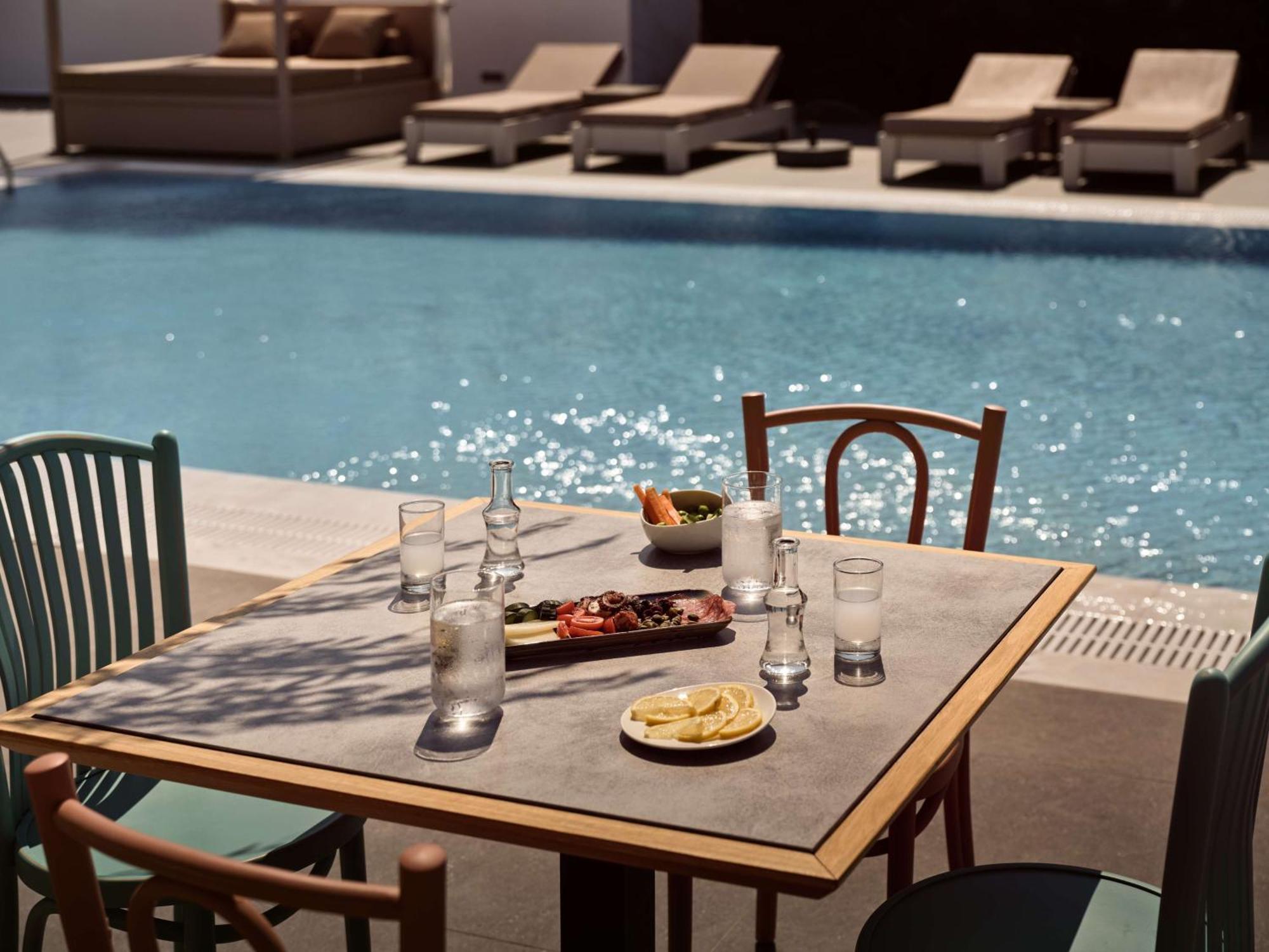 Sea Breeze Santorini Beach Resort, Curio By Hilton Agios Georgios (Santorini) Exterior foto
