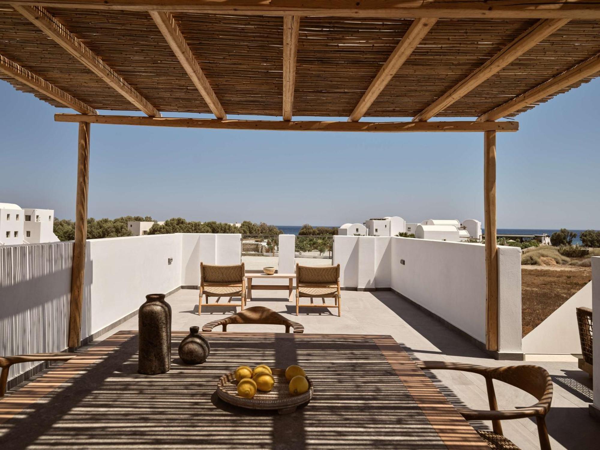 Sea Breeze Santorini Beach Resort, Curio By Hilton Agios Georgios (Santorini) Exterior foto