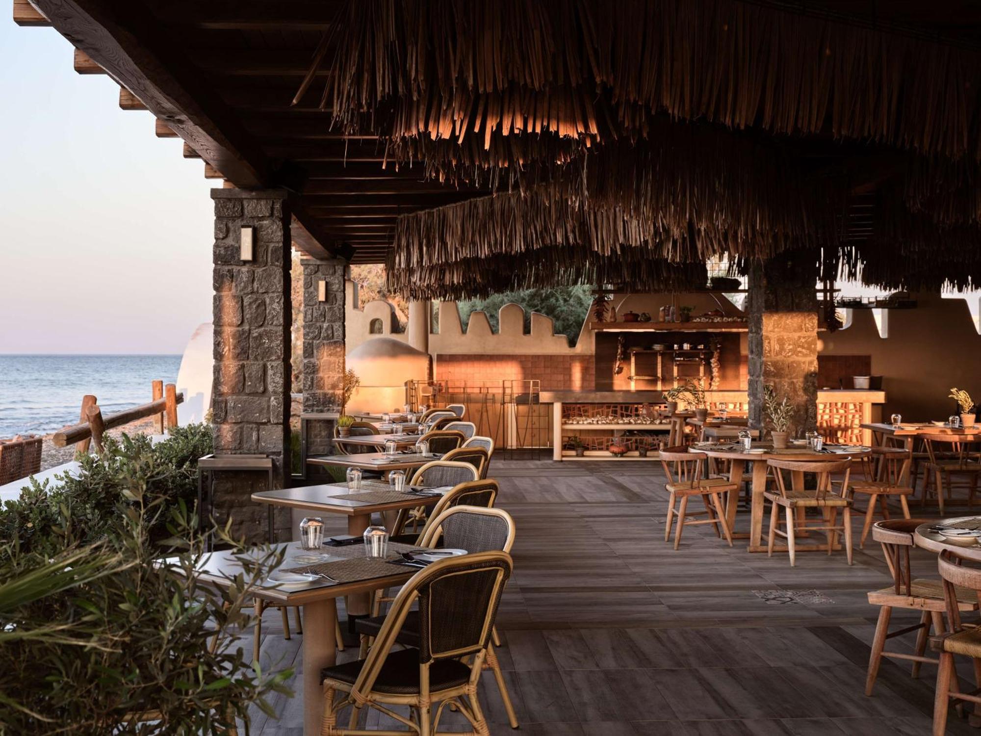 Sea Breeze Santorini Beach Resort, Curio By Hilton Agios Georgios (Santorini) Exterior foto