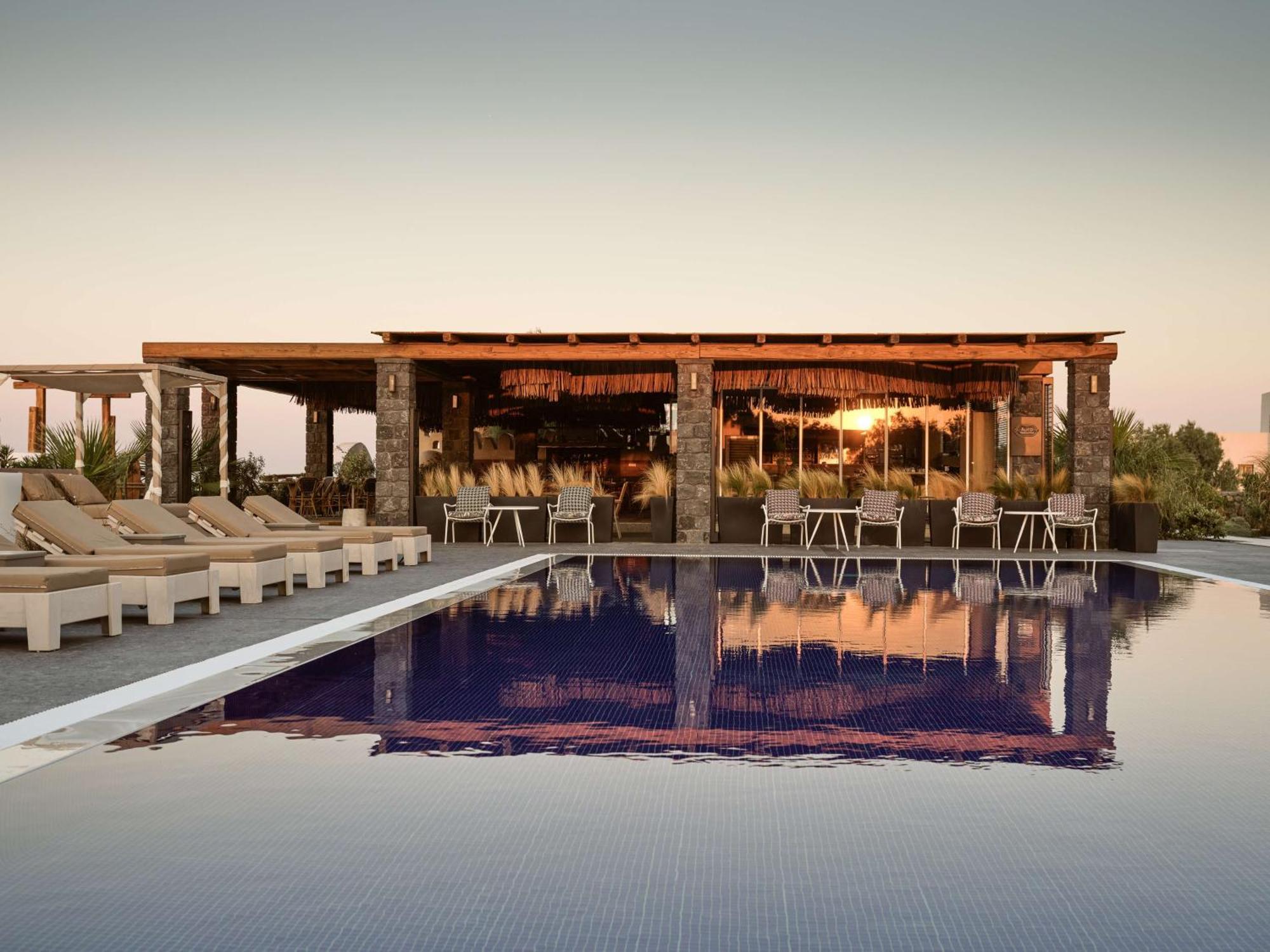 Sea Breeze Santorini Beach Resort, Curio By Hilton Agios Georgios (Santorini) Exterior foto