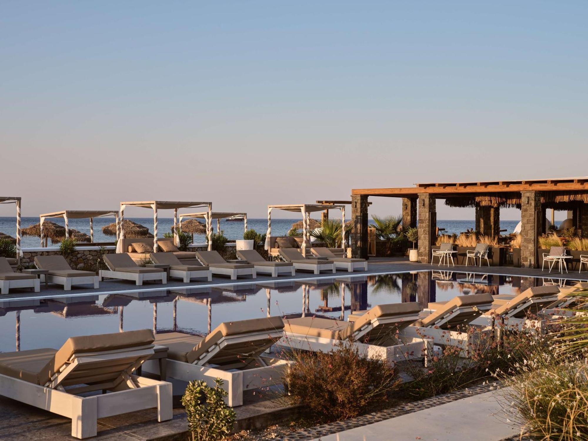 Sea Breeze Santorini Beach Resort, Curio By Hilton Agios Georgios (Santorini) Exterior foto