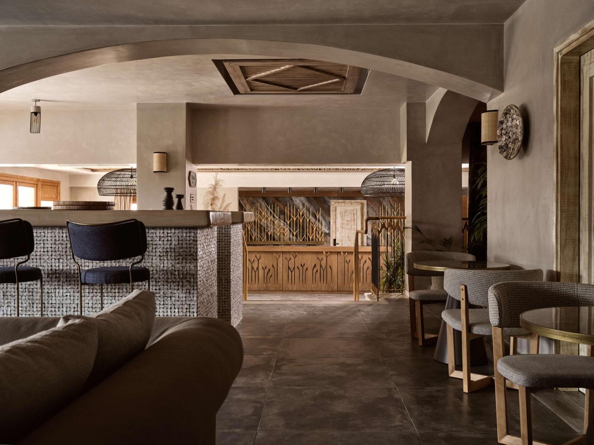 Sea Breeze Santorini Beach Resort, Curio By Hilton Agios Georgios (Santorini) Exterior foto