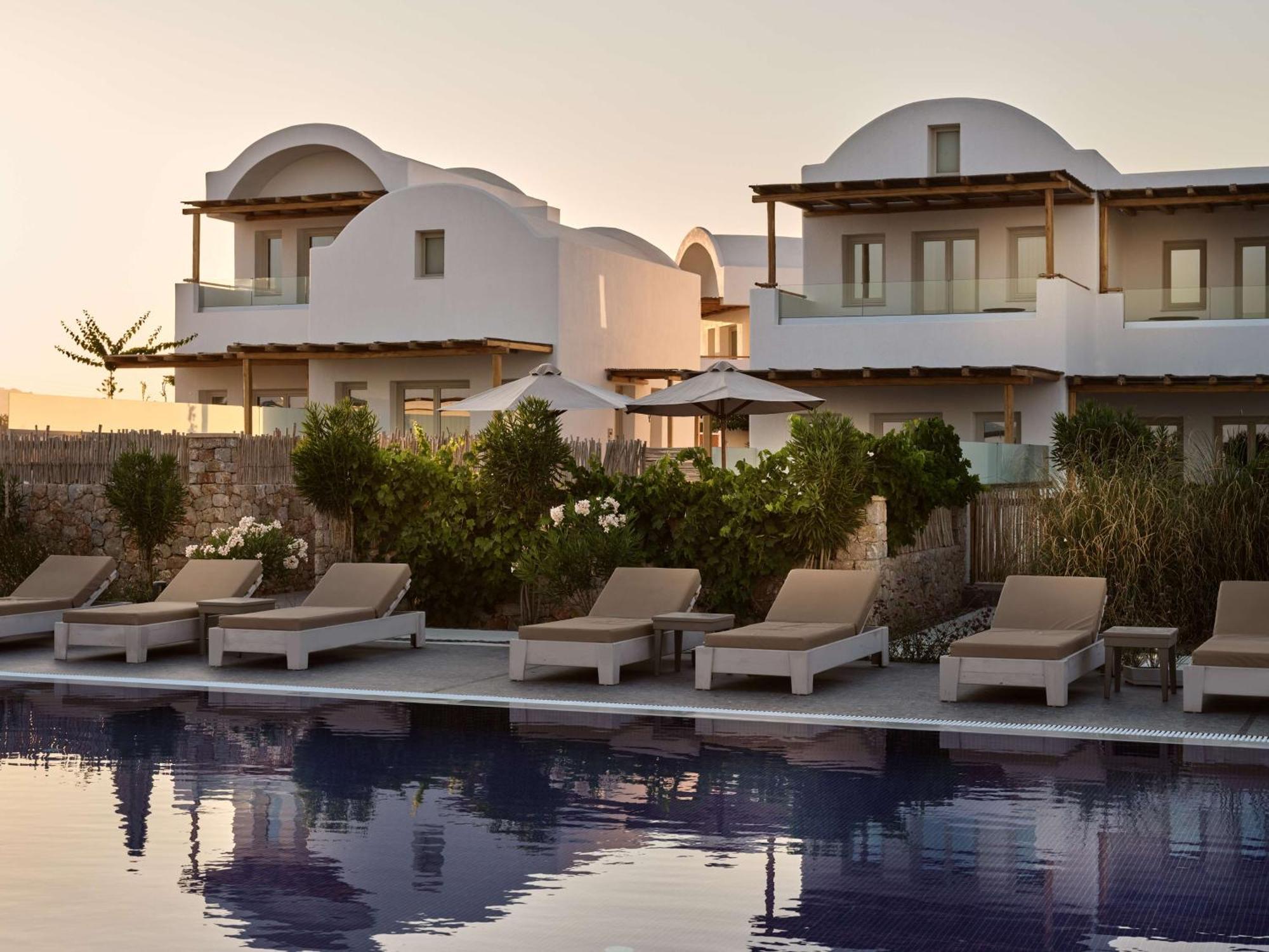 Sea Breeze Santorini Beach Resort, Curio By Hilton Agios Georgios (Santorini) Exterior foto